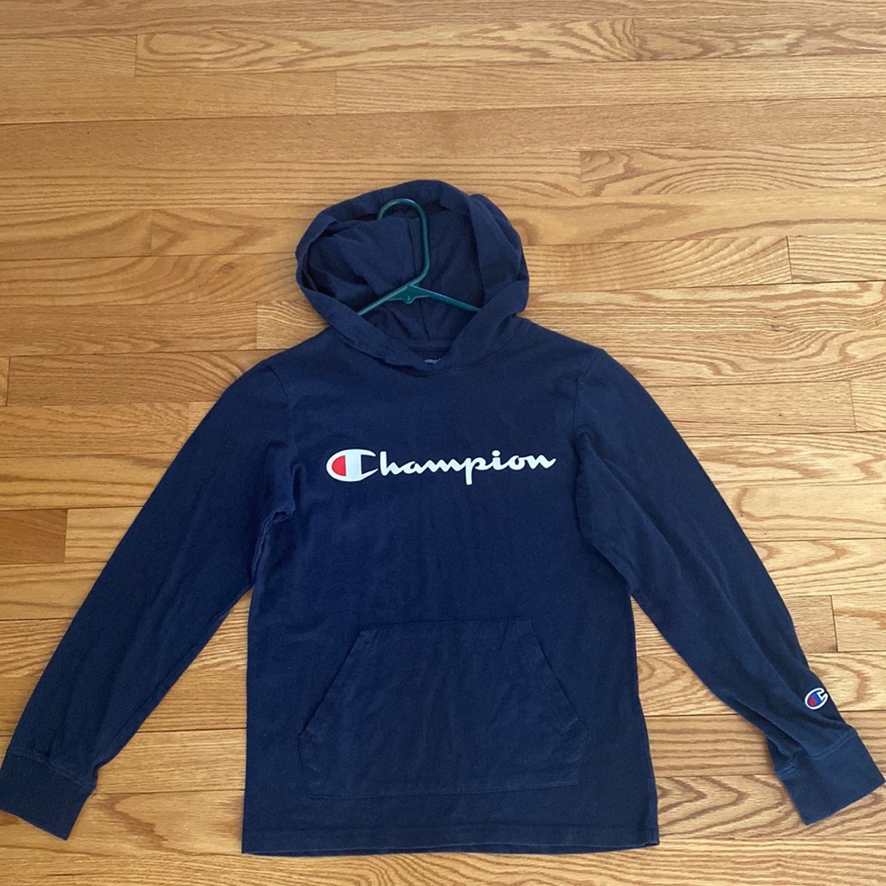 CHAMPION SWEATSHIRT- light weight boy size M